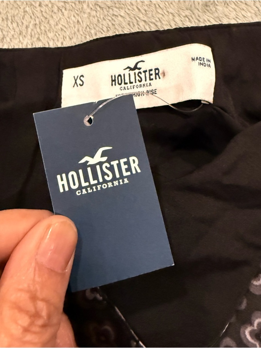 Hollister Ultra High-Rise Satin Mini Skirt XS Black Brown Floral Geometric NWT - Picture 5 of 11